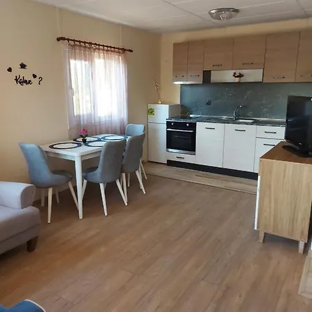 къщички Sunrise Holiday park *