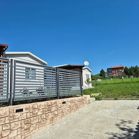 къщички Sunrise Holiday park