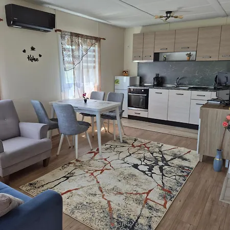 منتزه العطل къщички Sunrise تساريفو